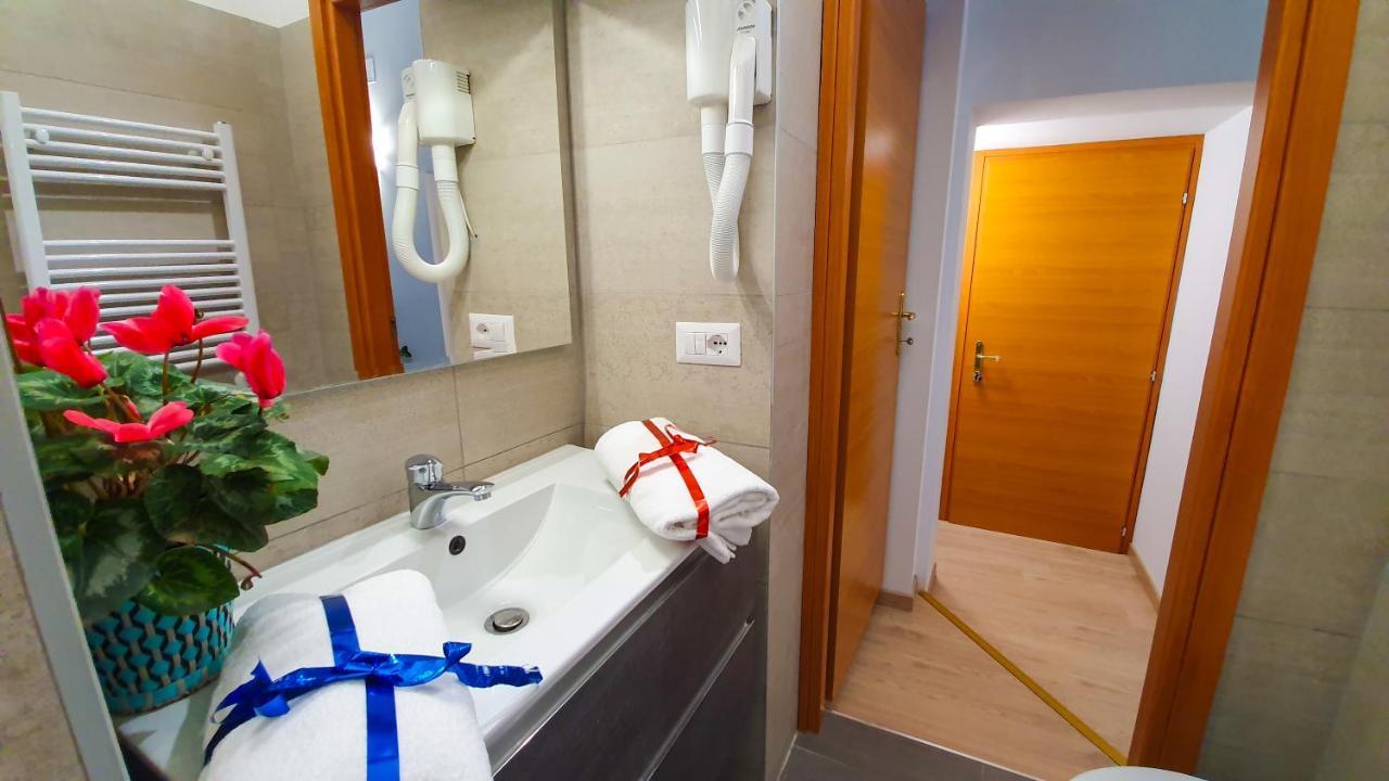 A Casa Simpatia - A Richiesta Parcheggio Gratuito ! Hotel Рим Екстериор снимка