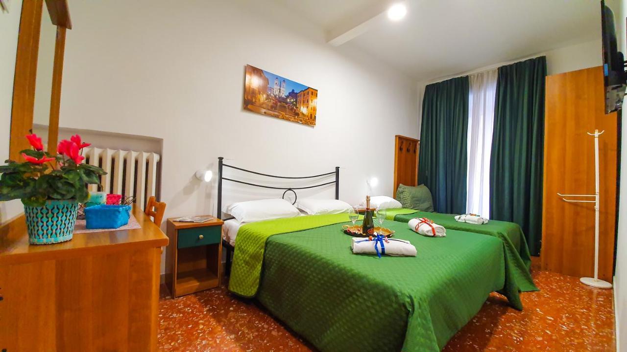 A Casa Simpatia - A Richiesta Parcheggio Gratuito ! Hotel Рим Екстериор снимка