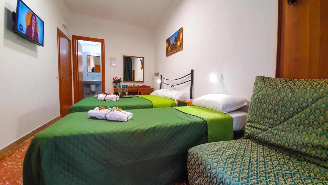 A Casa Simpatia - A Richiesta Parcheggio Gratuito ! Hotel Рим Екстериор снимка