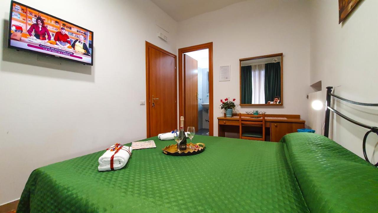 A Casa Simpatia - A Richiesta Parcheggio Gratuito ! Hotel Рим Екстериор снимка